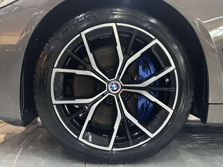 BMW 5 Series — фото 13