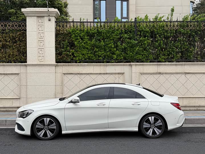 Mercedes-Benz CLA 2017 CLA 200 — фото 3