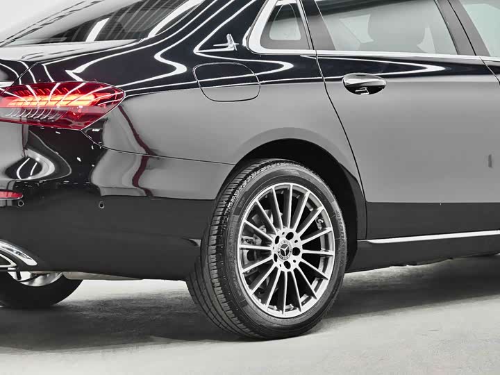 Mercedes-Benz E-Class 2022 E 260 L — фото 8