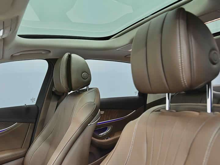 Mercedes-Benz E-Class 2022 E 260 L — фото 35