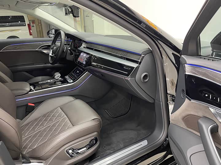 Audi A8 2021 A 8 L 50 TFSI quattro Comfort — фото 11