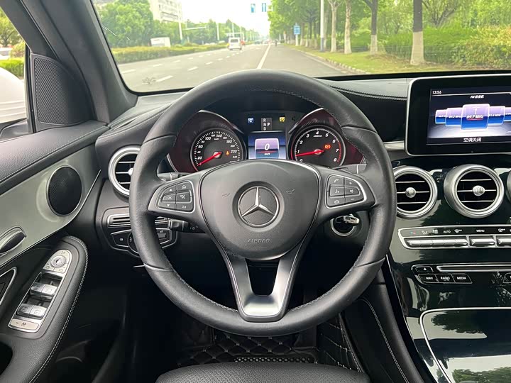 Mercedes-Benz GLC 200 4MATIC — фото 10