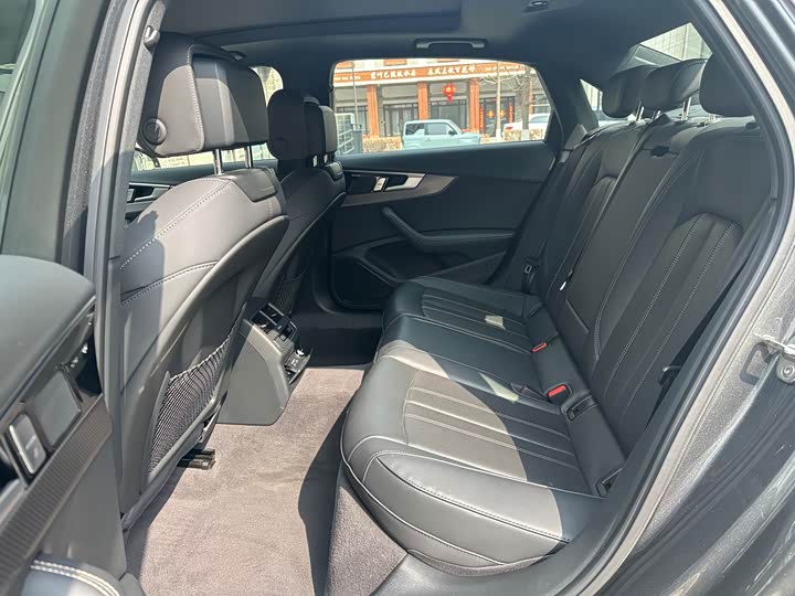 Audi A4L 2024 40 TFSI quattro RS — фото 13