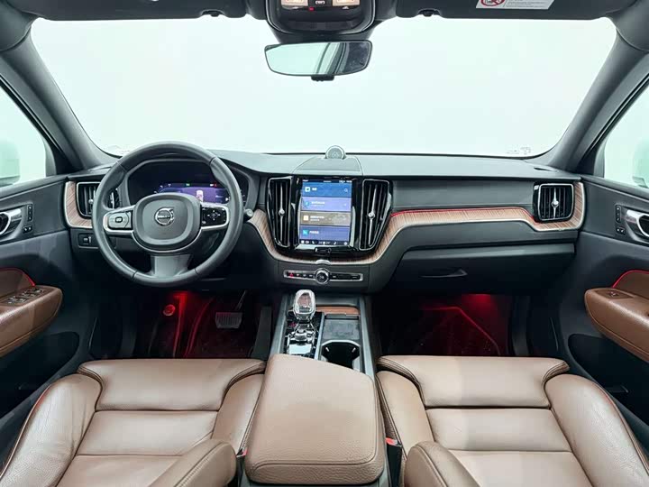 Volvo XC60 2022 B 5 4 WD — фото 24