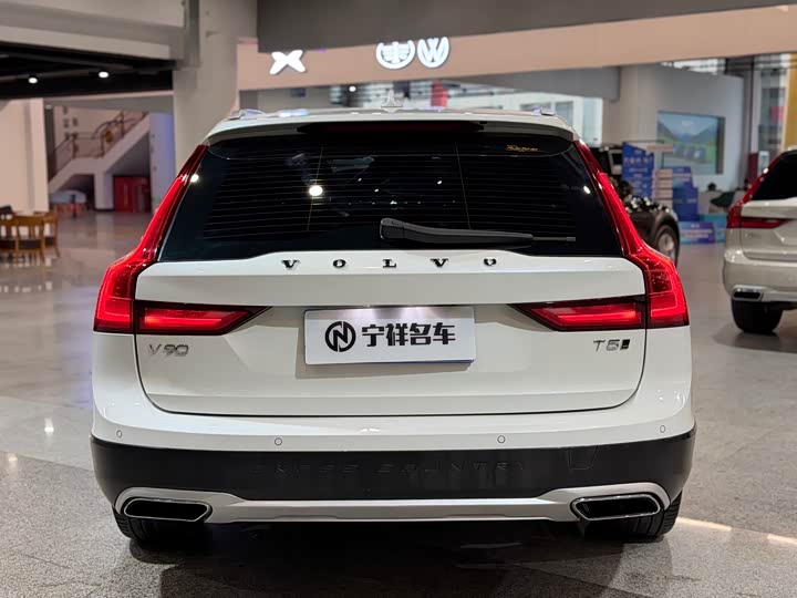 Volvo V90 2017 Cross Country T 5 AWD — фото 5