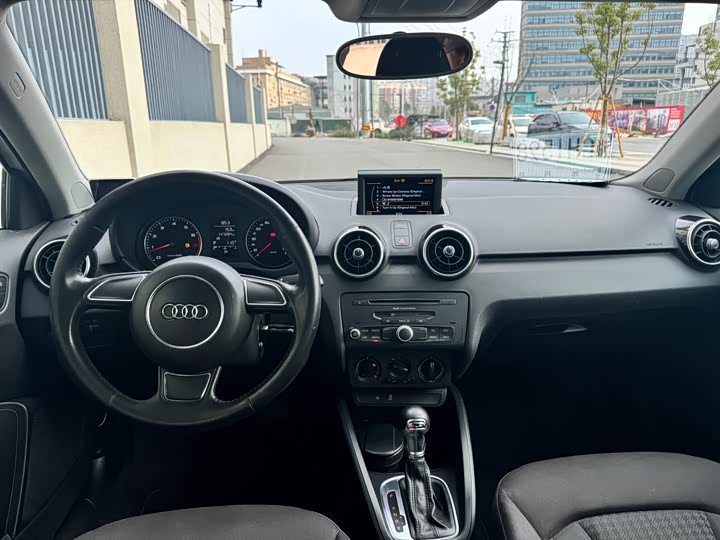 Audi A1 2014 30 TFSI Sportback — фото 6