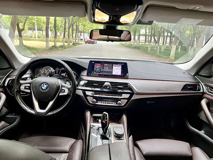 BMW 5 Series рестайлинг 540Li — фото 14