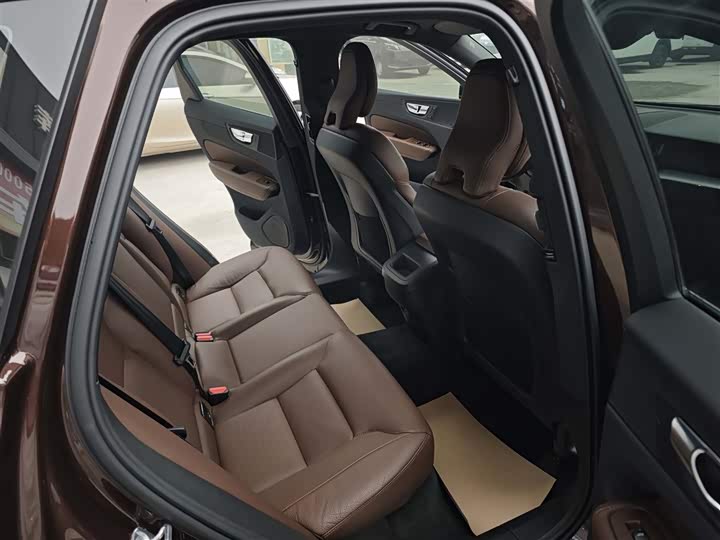 Volvo XC60 2021 T 5 4 WD — фото 10