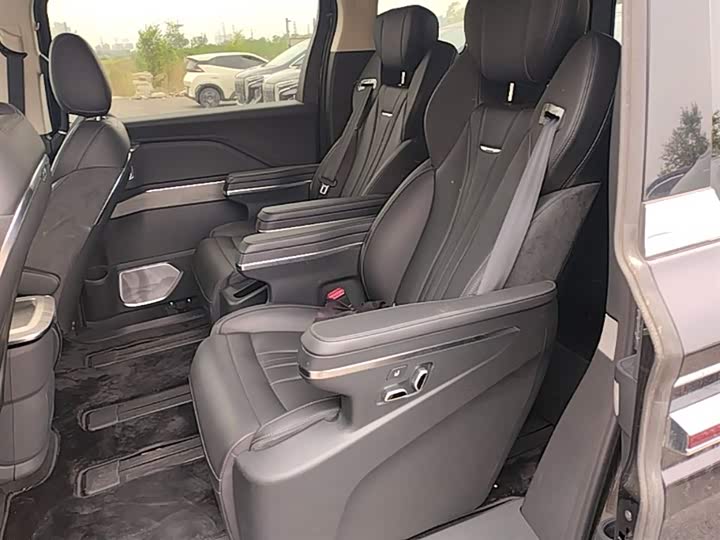 Hongqi HQ9 PHEV 2024 2.0 T 4 WD — фото 17