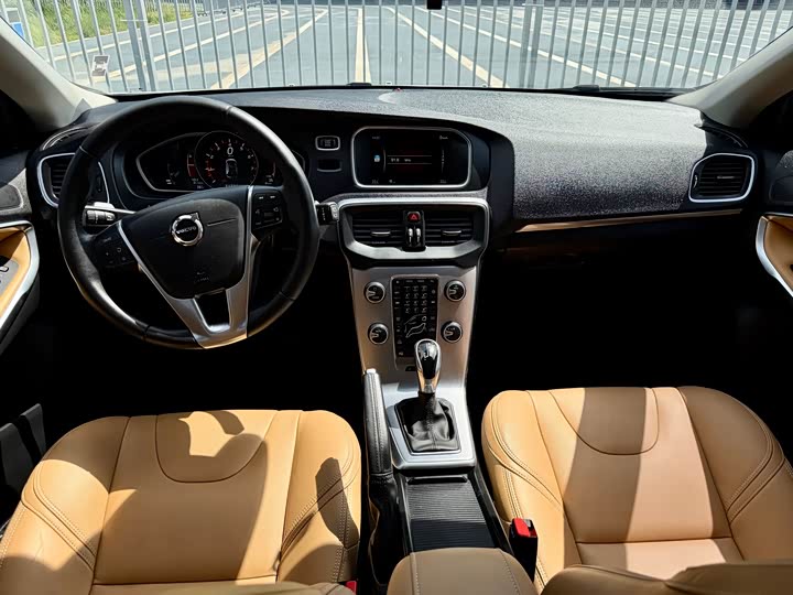 Volvo V40 2017 T 3 — фото 9