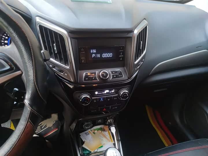 Changan CS15 2016 1.5 L MT — фото 5