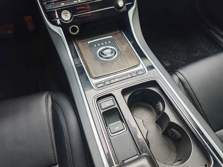 Jaguar XFL 2017 XFL 2.0 T 200 PS — фото 16