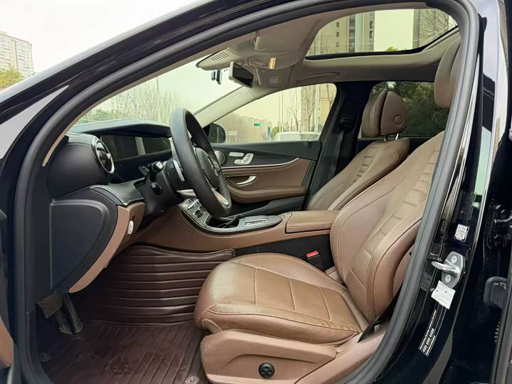 Mercedes-Benz E-Class 2020 E 300 L Luxury — фото 4