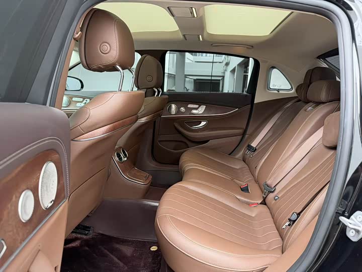 Mercedes-Benz E-Class 2023 E 300 L Luxury — фото 5