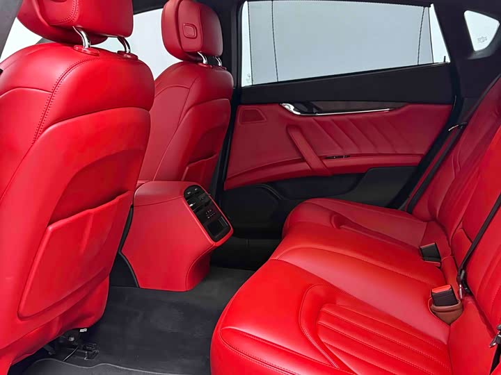 Maserati Quattroporte — фото 10