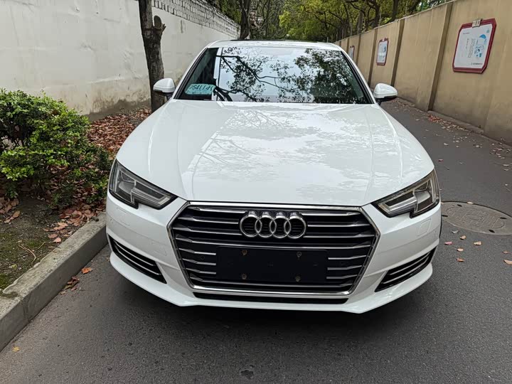 Audi A4L 2018 30 40 TFSI — фото 1