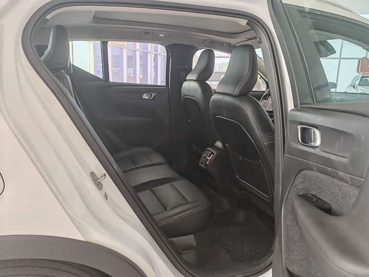 Volvo XC40 2025 B 4 WD — фото 21