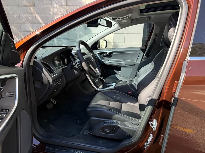 Volvo XC60 2016 T 5 AWD — фото 9