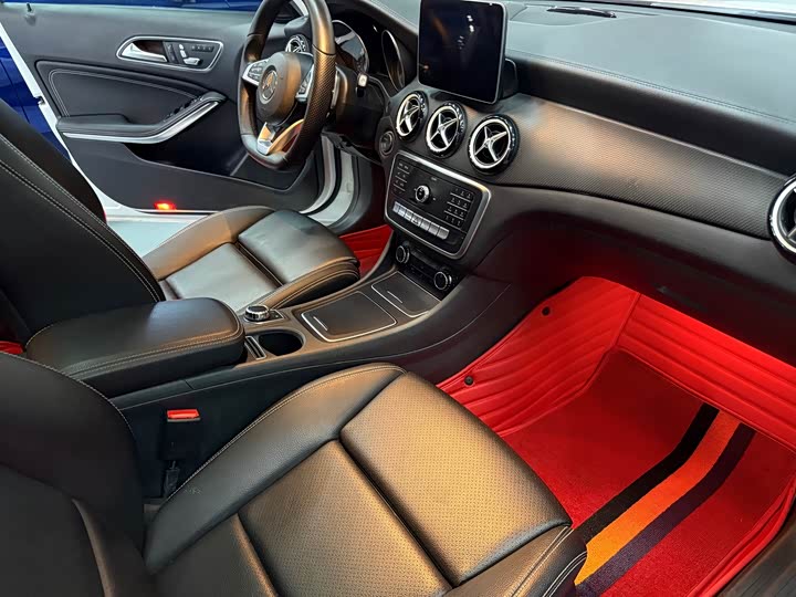 Mercedes-Benz GLA 200 стиль — фото 13
