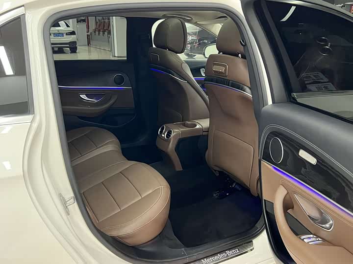 Mercedes-Benz E-Class 2020 E 300 L — фото 15
