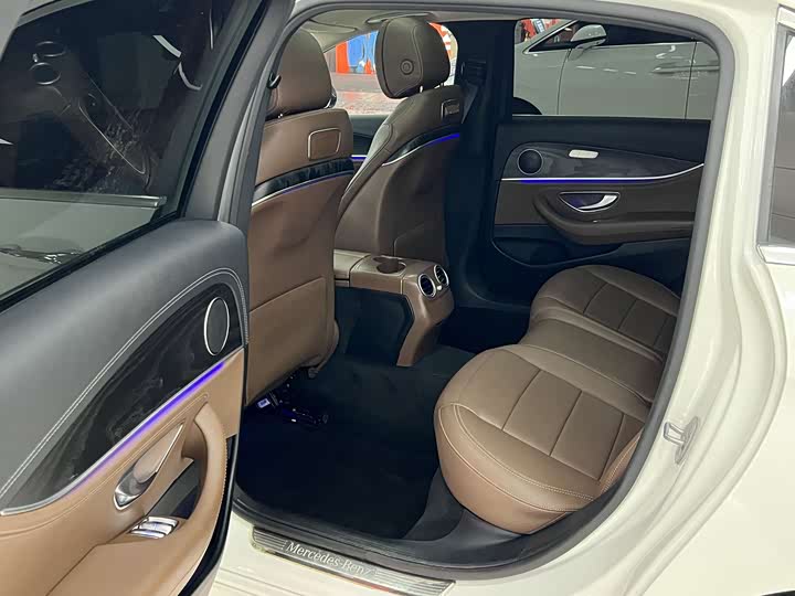 Mercedes-Benz E-Class 2020 E 300 L — фото 13
