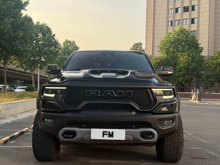 RAM Trucks 2022 6.2 T TRX — фото 1
