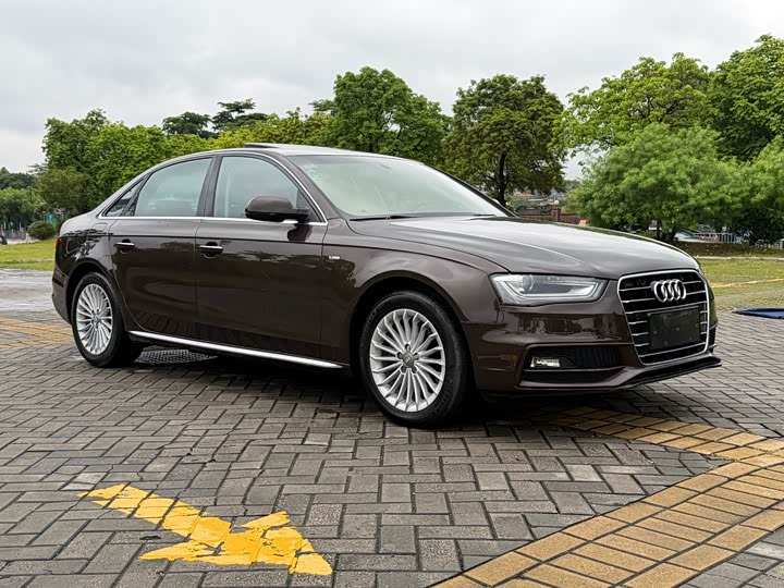 Audi A4L 35 TFSI S line комфорт — фото 3