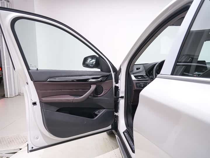BMW X1 2020 s Drive 20 Li — фото 11