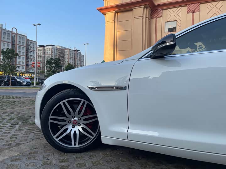 Jaguar XJ 2018 XJL 3.0 SC 2 WD — фото 8