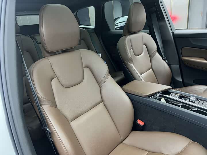 Volvo XC60 2023 B 5 4 WD — фото 21