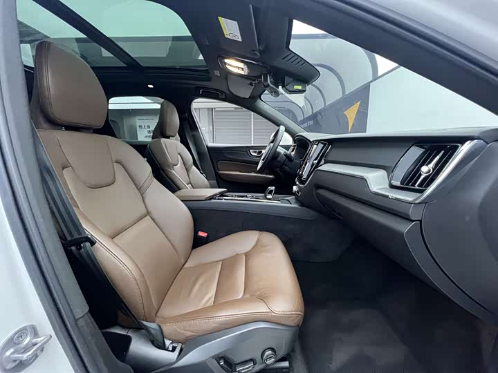 Volvo XC60 2023 B 5 4 WD — фото 19