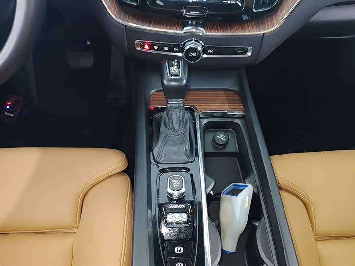 Volvo XC60 2018 T 5 4 WD — фото 14
