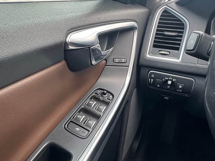 Volvo XC60 2015 T 5 AWD — фото 18
