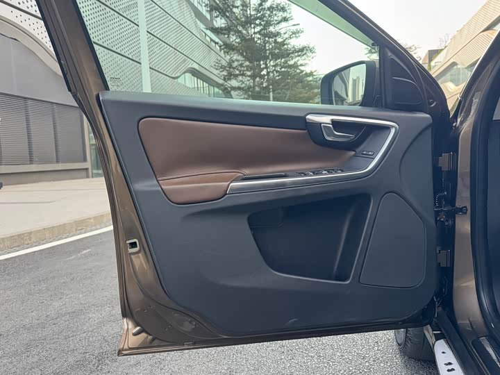Volvo XC60 2015 T 5 AWD — фото 11