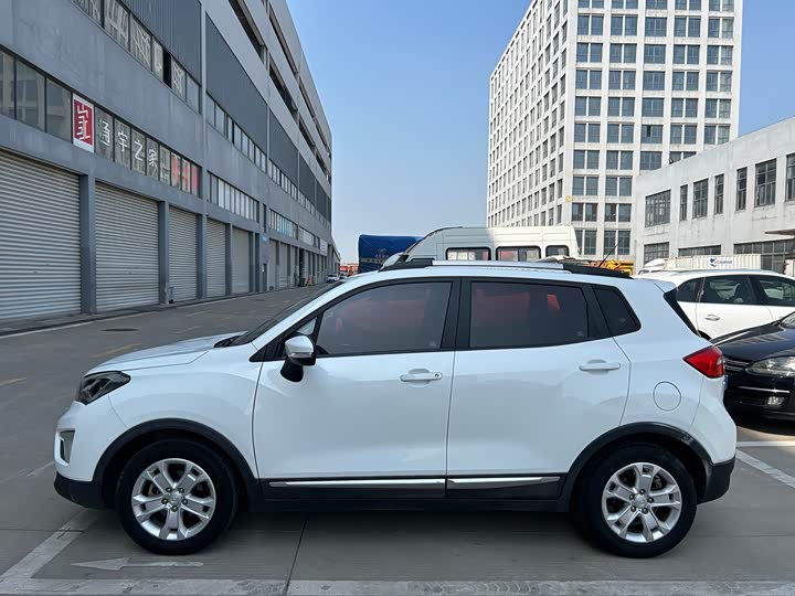 Changan CS15 2016 1.5 L MT — фото 5