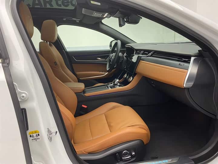 Jaguar XFL 2024 2.0 T P 300 4 WD — фото 18