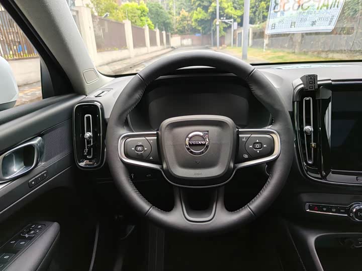 Volvo XC40 2021 T 3 — фото 11