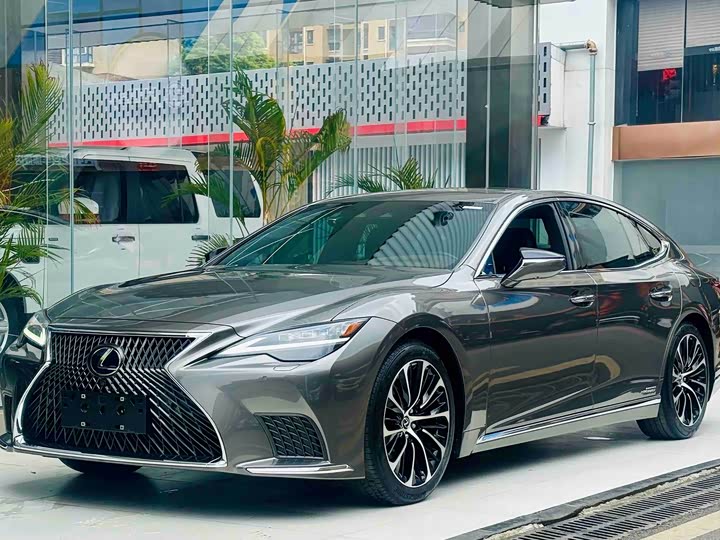 Lexus LS 2021 500h — фото 2