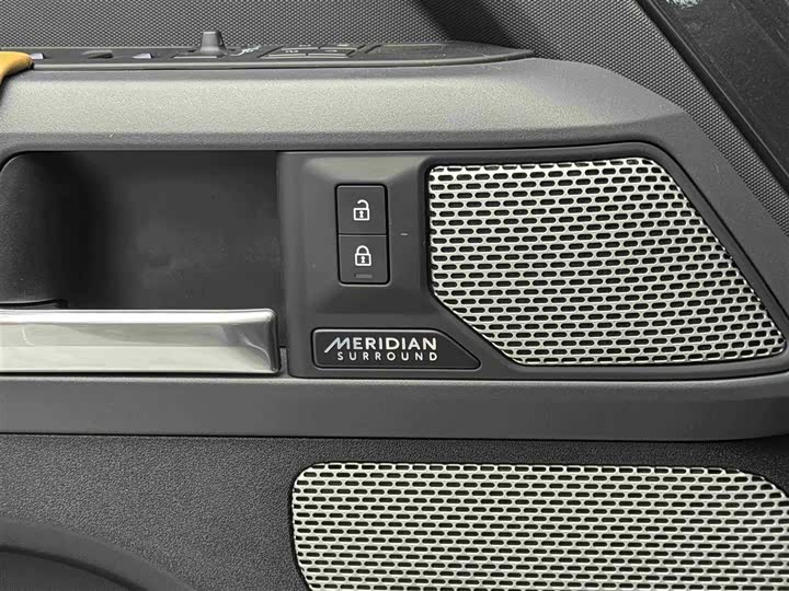 Land Rover Defender — фото 15