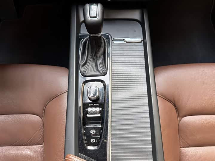 Volvo XC60 2020 T 5 4 WD — фото 15