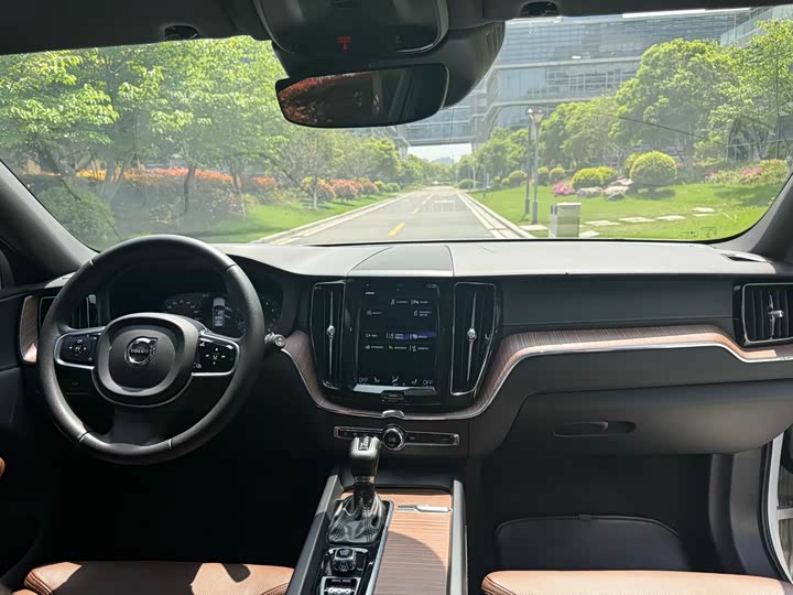 Volvo XC60 2021 T 5 4 WD — фото 18