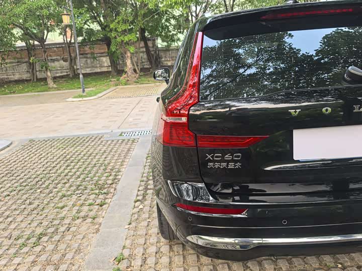 Volvo XC60 2022 B 5 4 WD — фото 18
