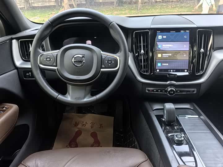 Volvo XC60 2022 B 5 4 WD — фото 6