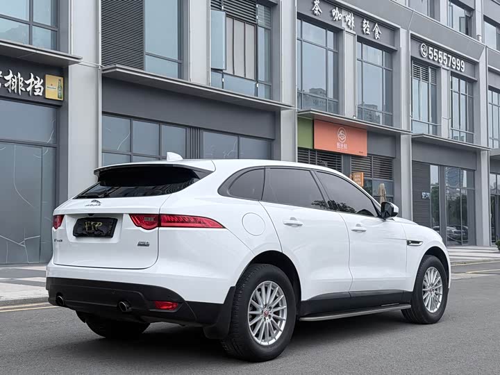 Jaguar F-PACE 2018 2.0 T 4 WD — фото 14
