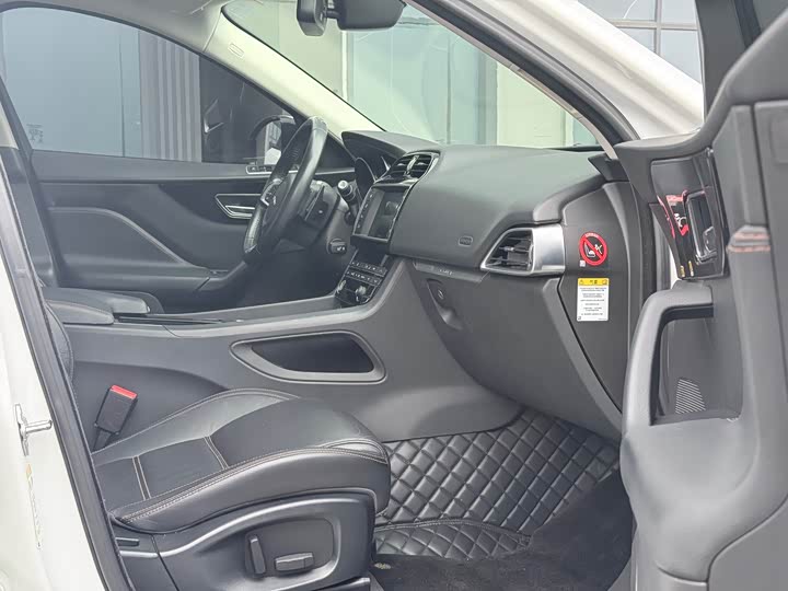 Jaguar F-PACE 2018 2.0 T 4 WD — фото 12