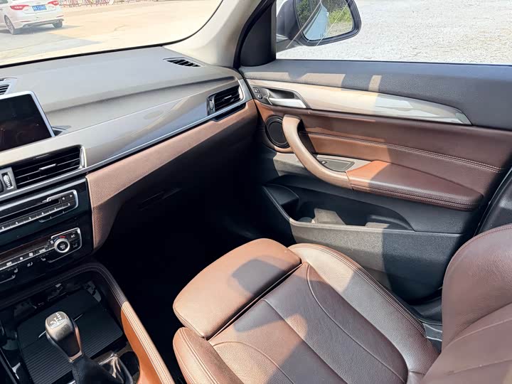 BMW X1 2016 x Drive 20 Li Luxury — фото 16