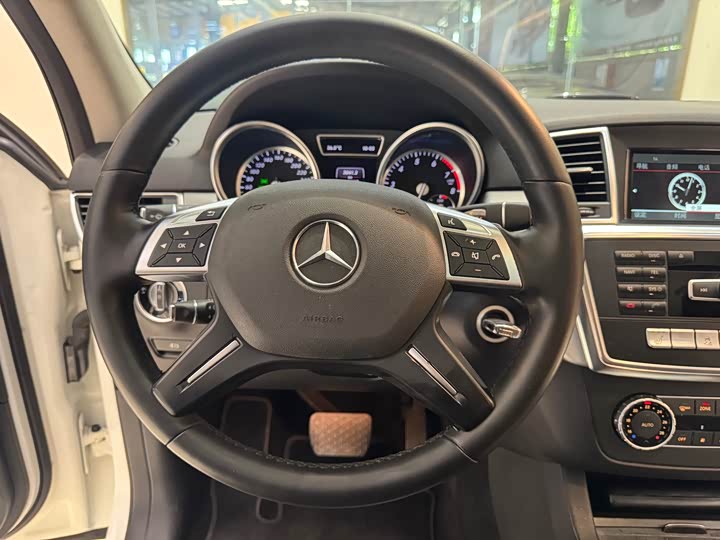 Mercedes-Benz M-Class 2014 ML 320 4 MATIC — фото 9