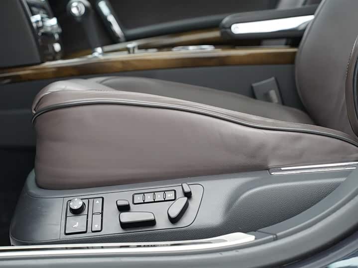 Volkswagen Phaeton — фото 10