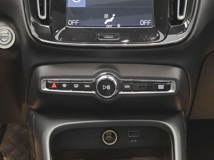 Volvo XC40 2020 T 3 — фото 17