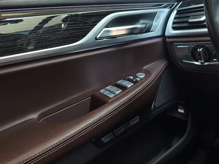 BMW 7-Series 2016 740 Li Leading — фото 16